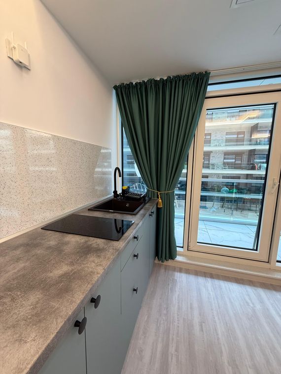 Apartament cu vedere laterală la mare Mamaia Nord – Alexander Studio White Titanic, bucătărie