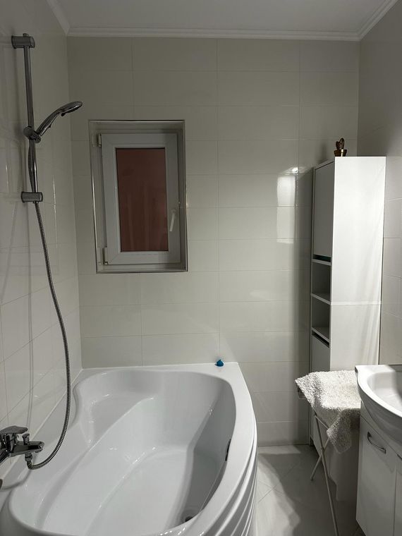 Cazare regim hotelier Suceava – Best Apartment Suceava, baie