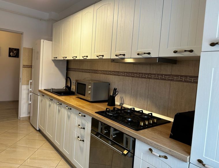 Cazare Suceava pentru 4 persoane – Best Apartment Suceava, bucătărie