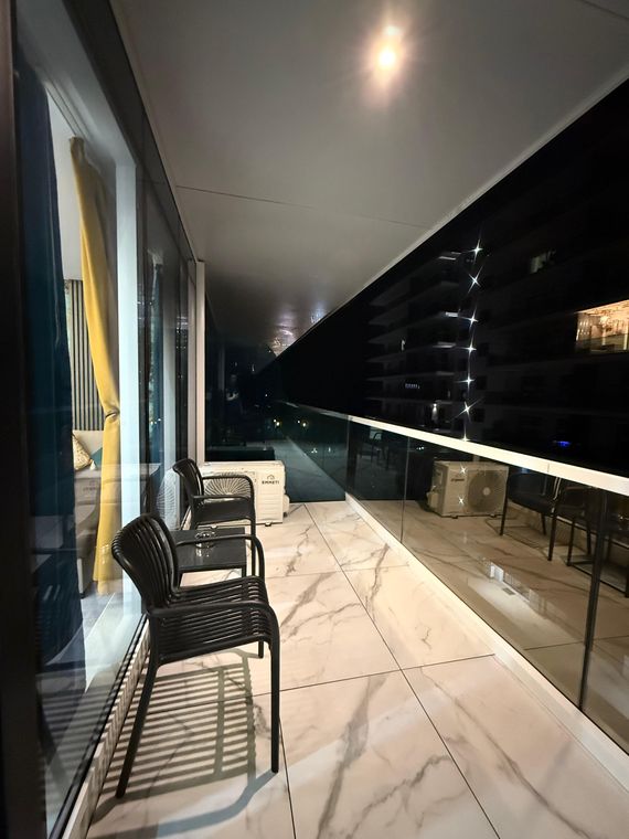 Apartament Mamaia Nord etaj 4 cu lift – Mirami Studio White Titanic, balcon & terasă