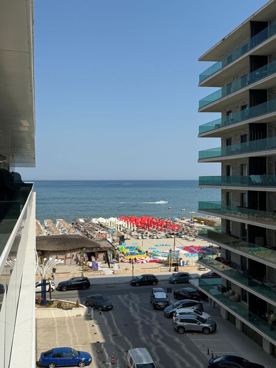 Cazare Mamaia Nord cu parcare – Mirami Studio White Titanic, balcon & terasă