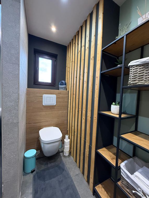 Baie cu duș · prosoape incluse — Best Apartment Scheia