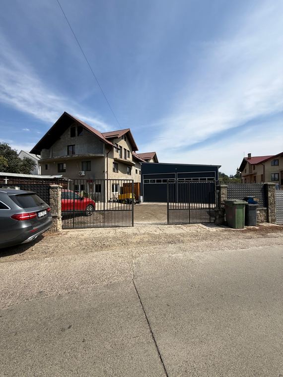 Curte privată cu poartă · parcare gratuită — Best Apartment Scheia