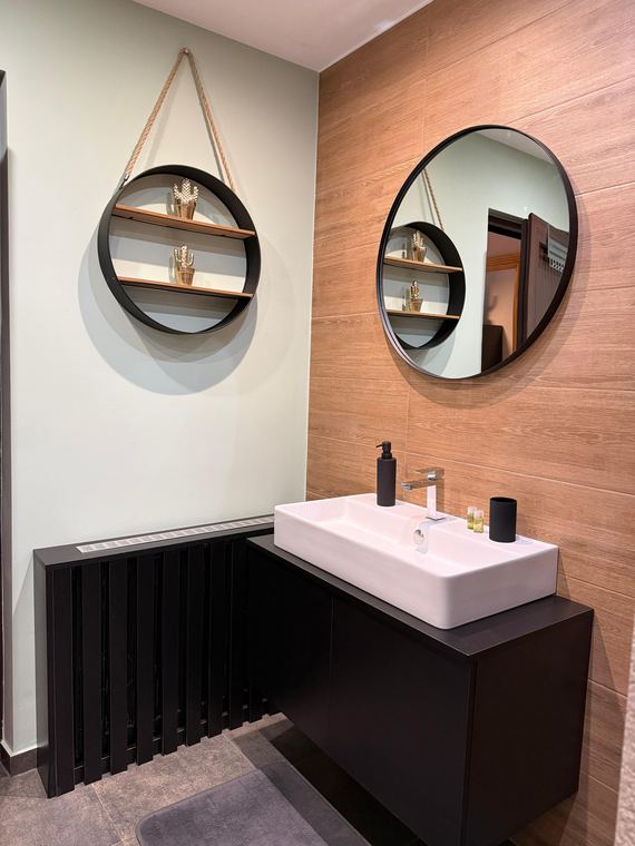 Baie cu duș · prosoape incluse — Best Apartment Scheia